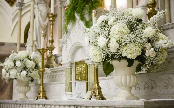 altar-arrangement-for-wedding